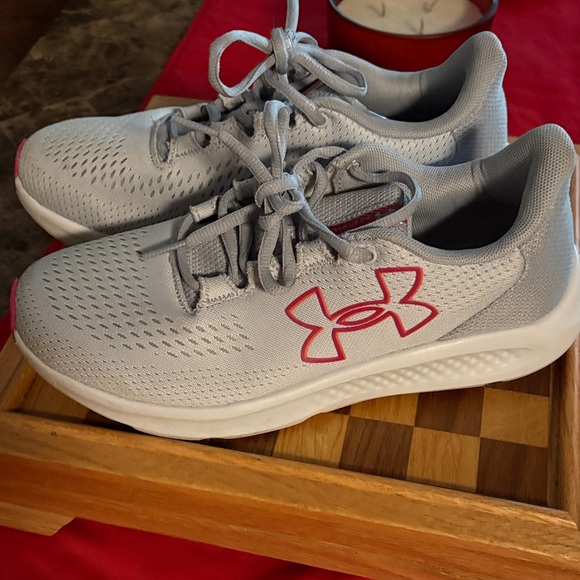 Under Armour Shoes - Under Armour Gray Athletic Shoes with Fuscia Logo